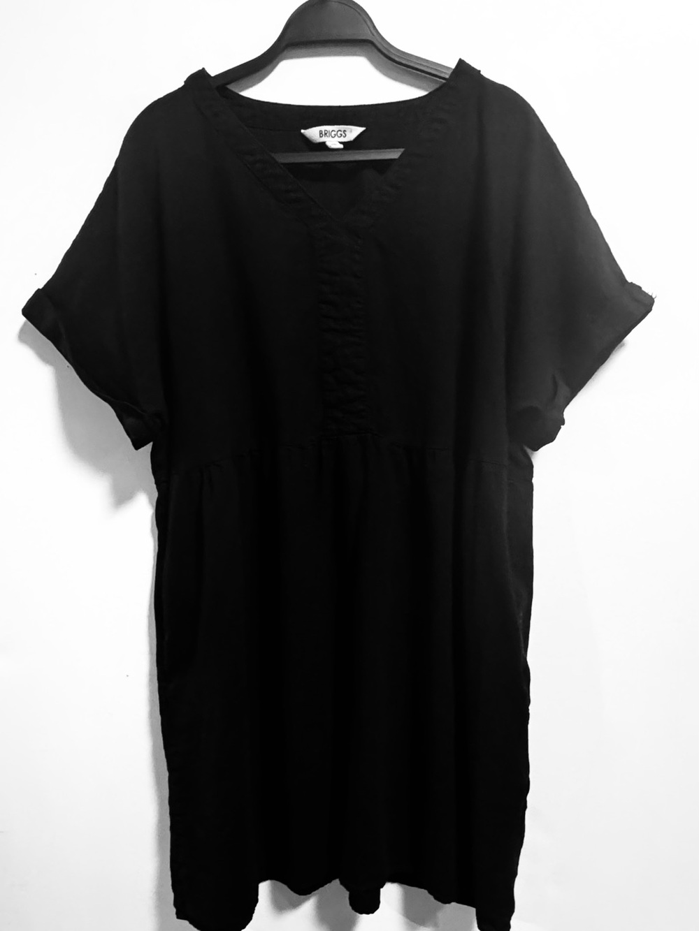 Briggs New York Black Short Sleeve Pocketed Shift dress. Cute!
